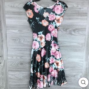 NEW Komarov Rose V-Neck Sleeveless Lace Hem Dress